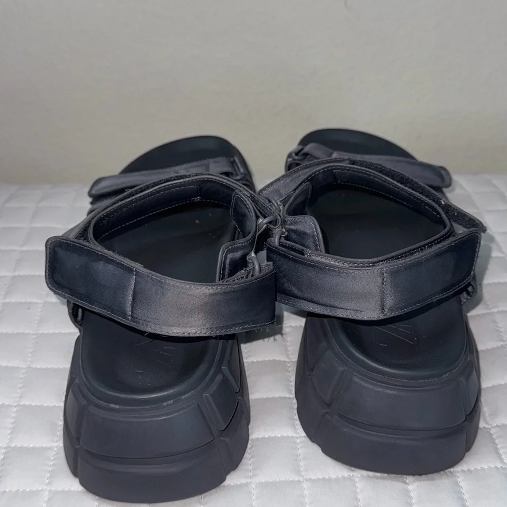 Women’s ZARA Gray Adjustable Strap Sandals Size 8 - Picture 2 of 4